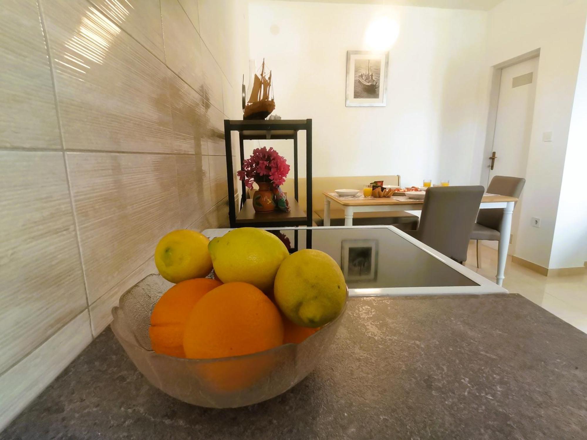 Charming Traditional Townhouse - Holiday Home Kata Jezera Exterior photo